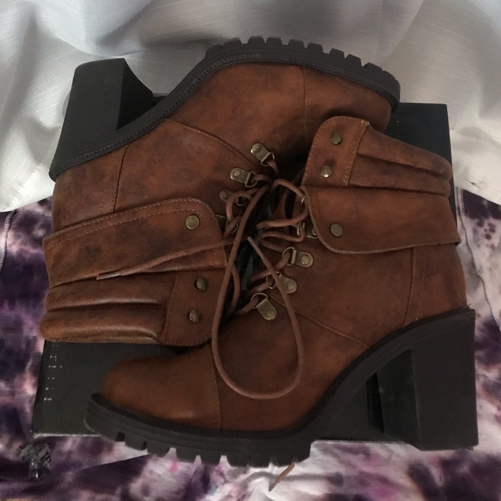 Brown/Cognac Lace Heeled Hiker Boots